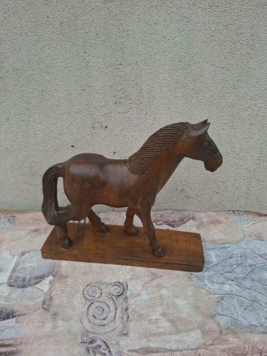Wood horse statue postage possible - Image 1