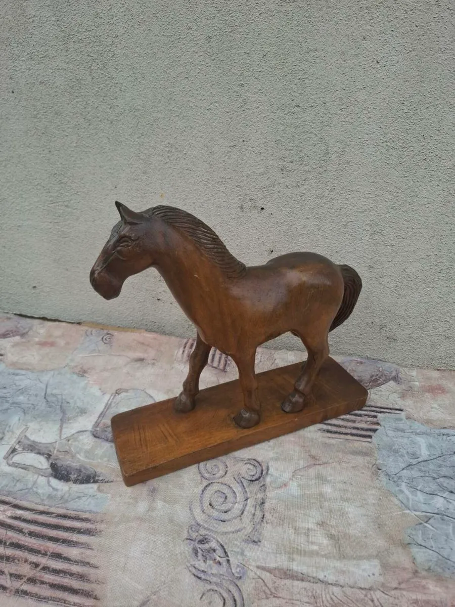 Wood horse statue postage possible - Image 2
