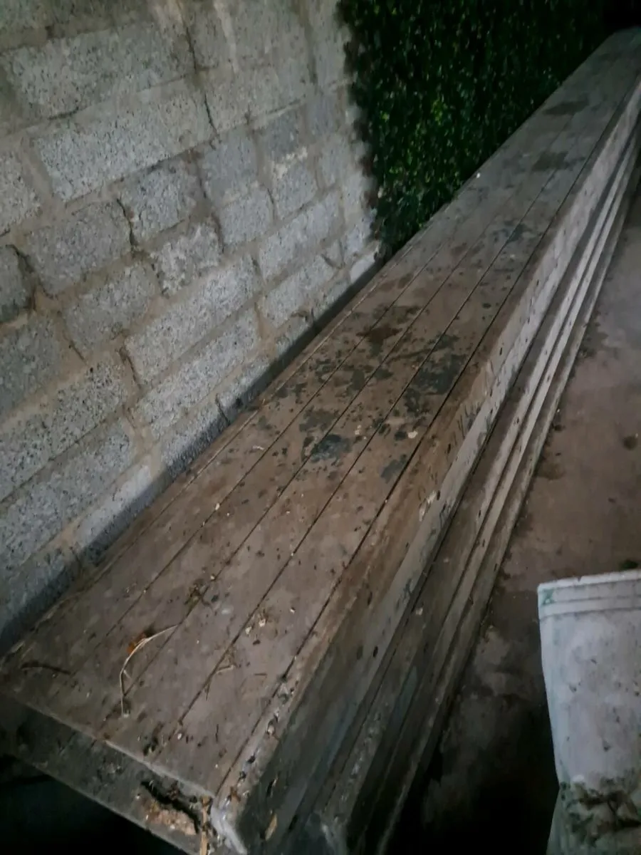 Light staging wooden beams - Image 3