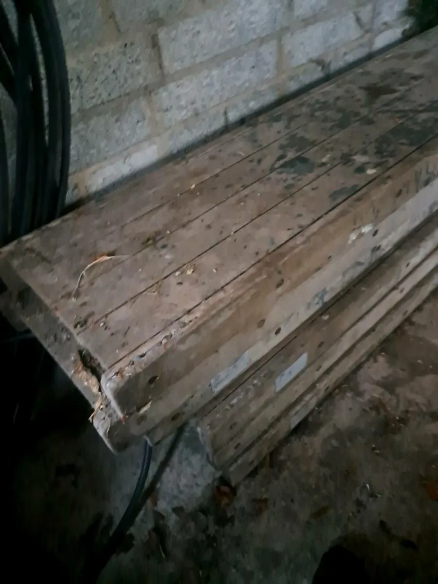 Light staging wooden beams - Image 4