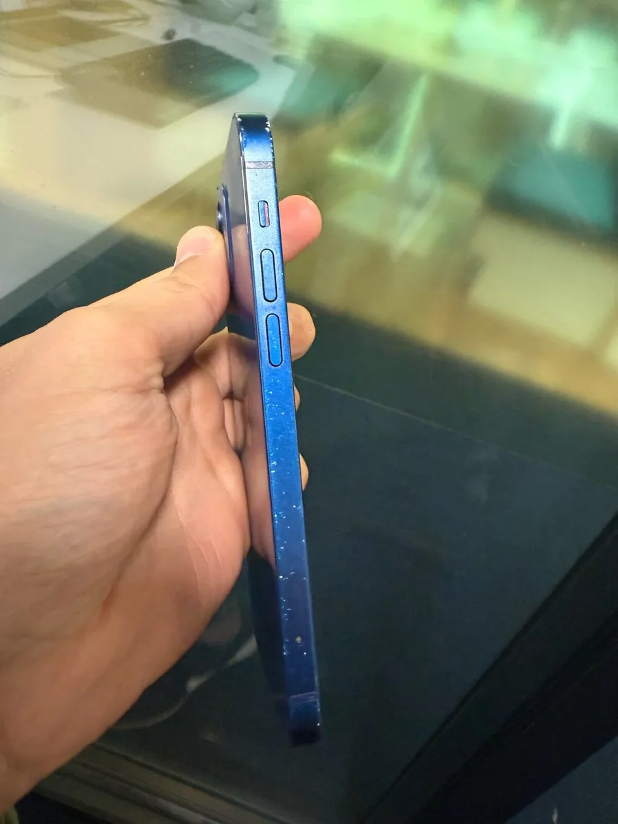 Iphone 12 - Image 4