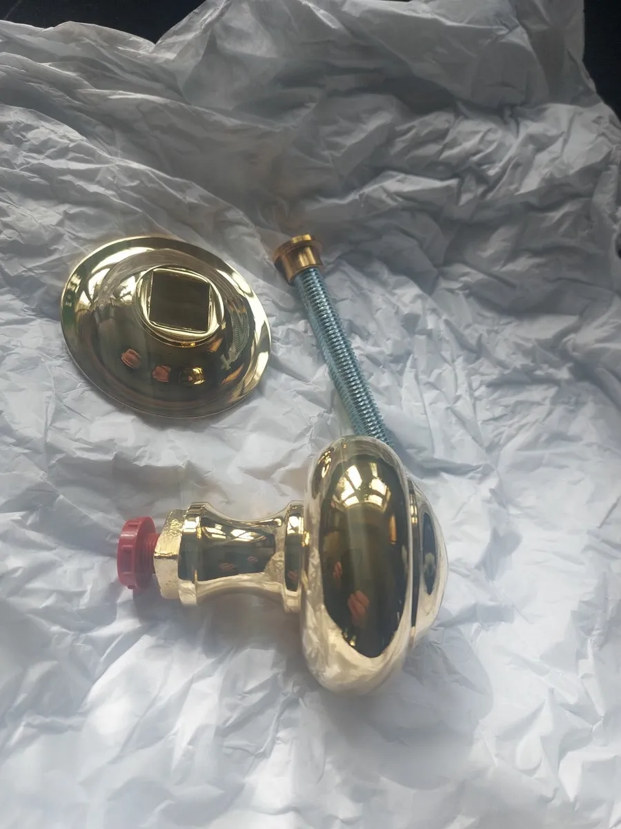 Brass door knocker & brass handle. - Image 3