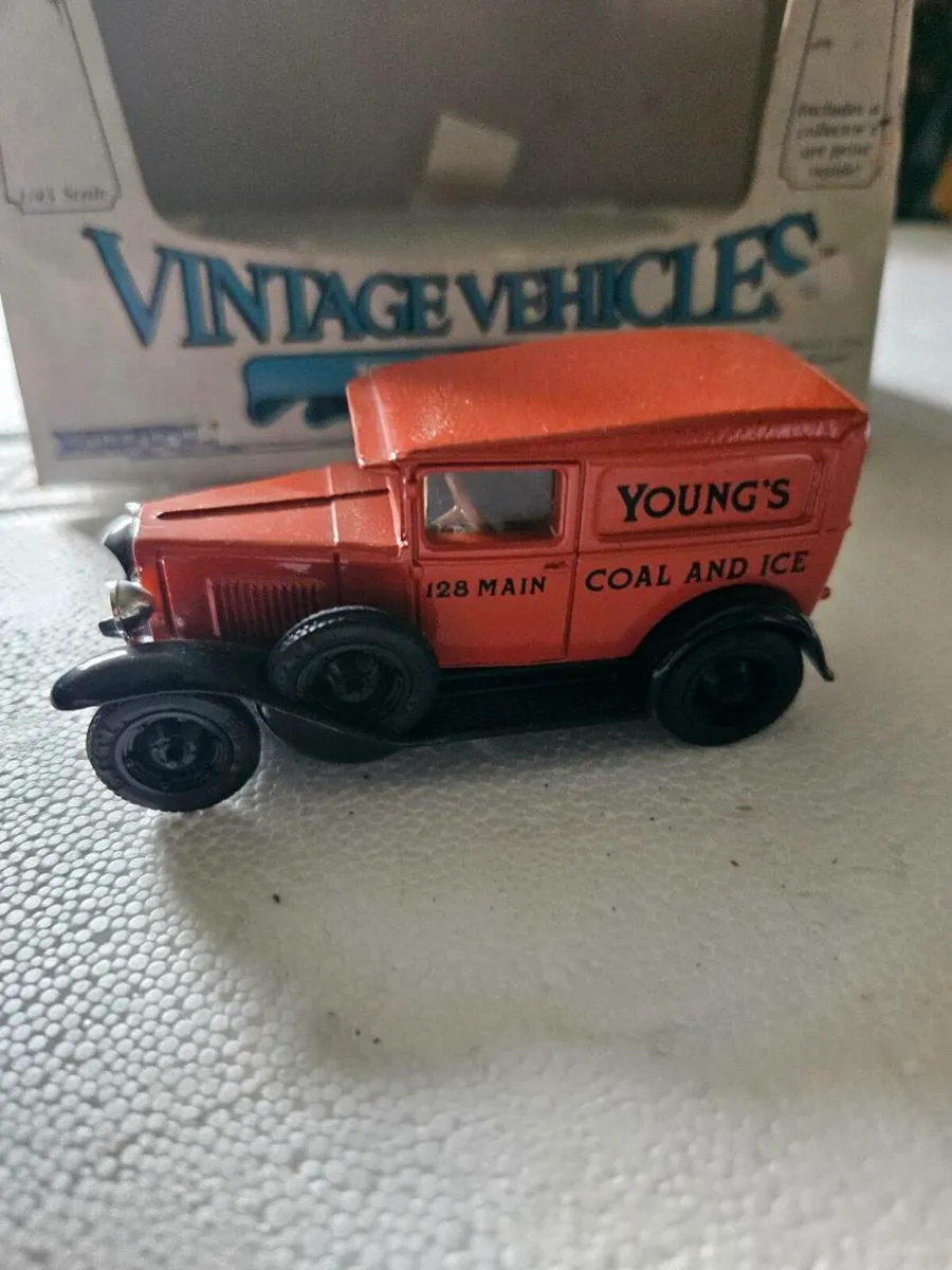 Corgi ERTL Ford Van - Image 4
