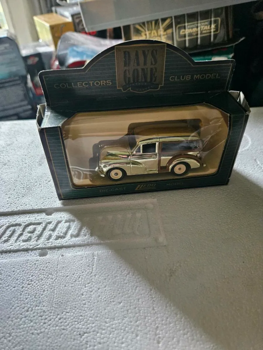Corgi Lledo Morris Minor - Image 1