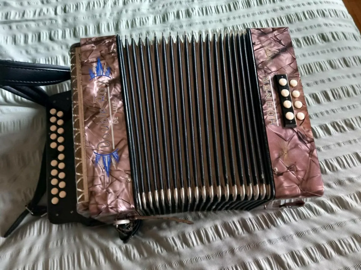 Hohner button accordion - Image 3