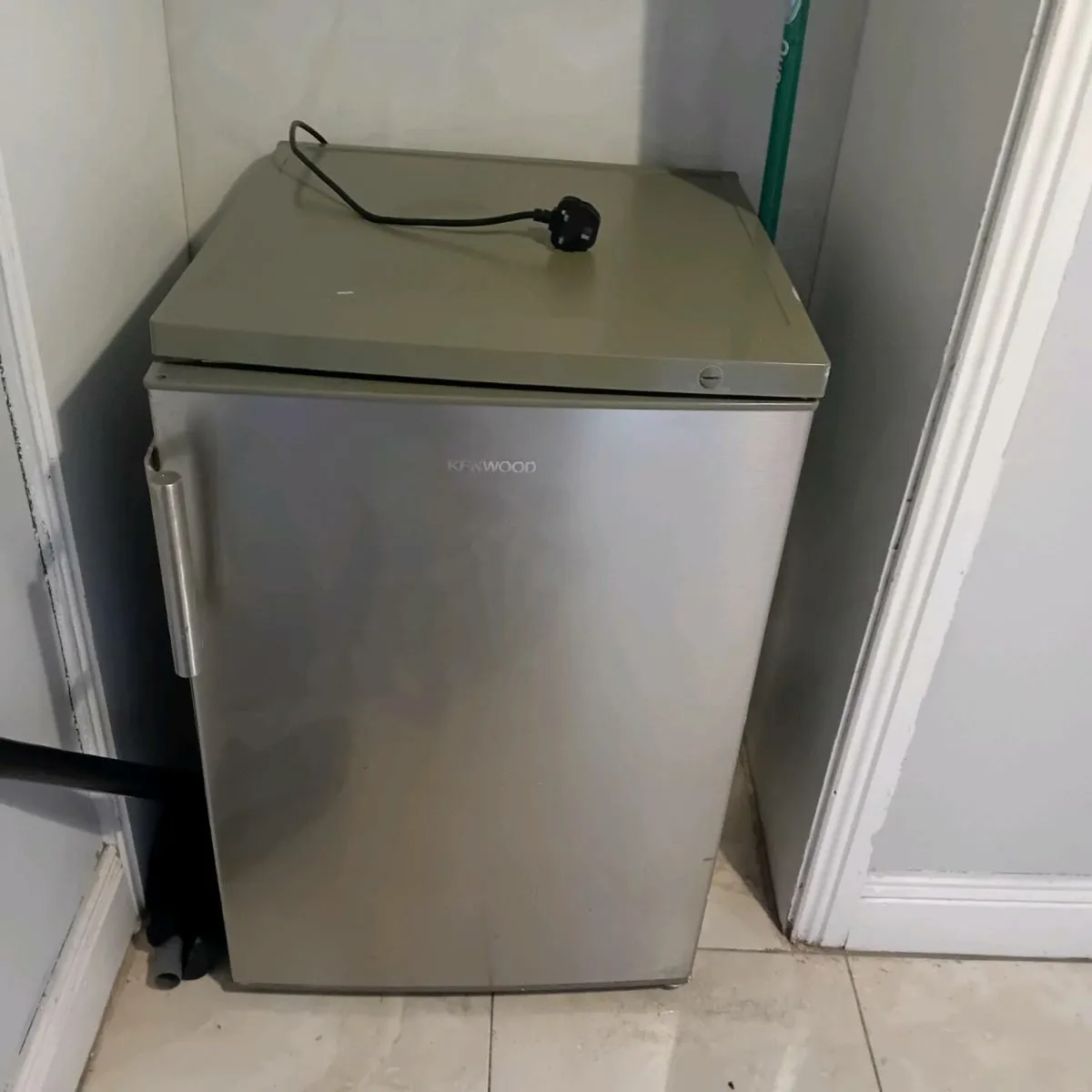 Under counter freezer - Image 2