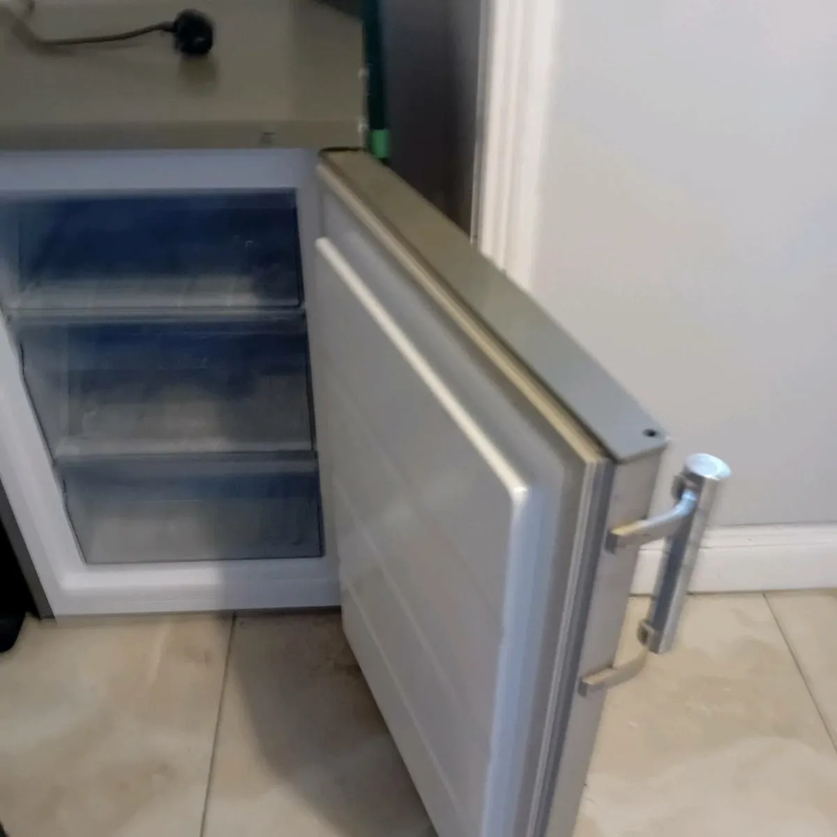Under counter freezer - Image 3