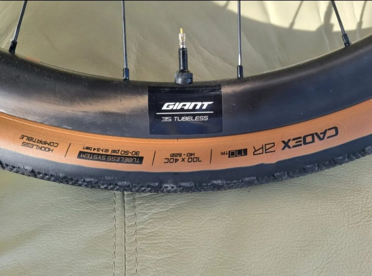 Giant Crx2  Carbon Wheels  New - Image 4