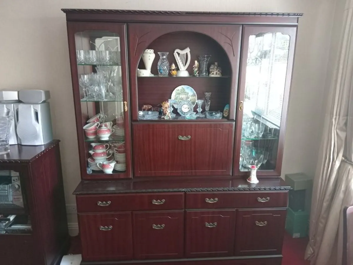 Cabinet - Image 1