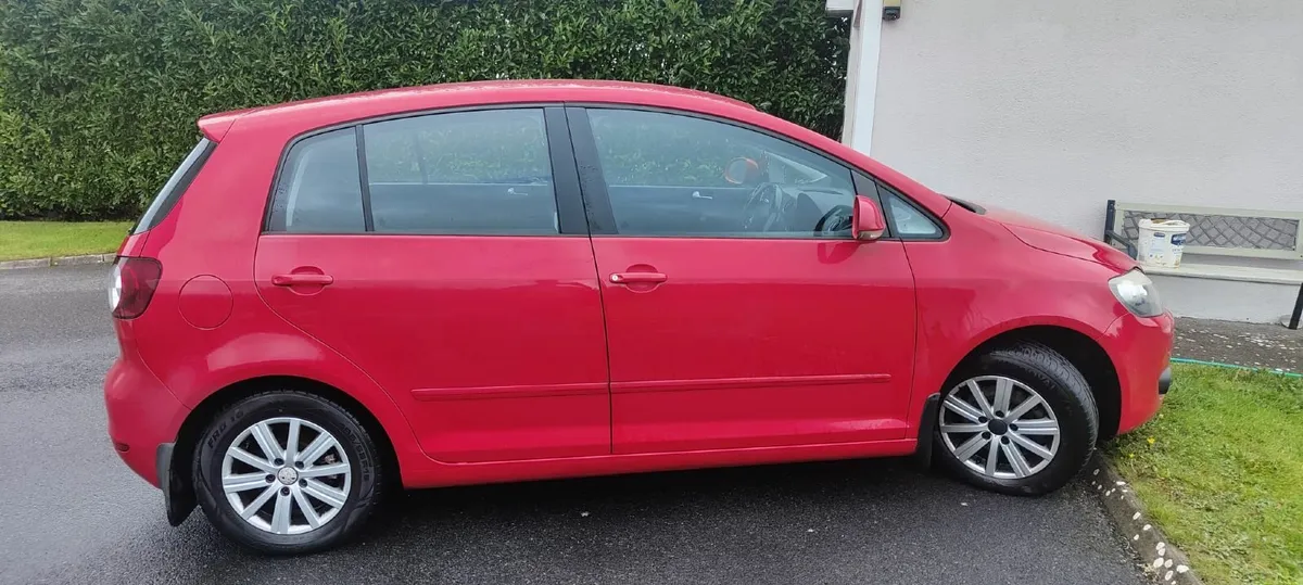 Volkswagen Golf 2011 - Image 1