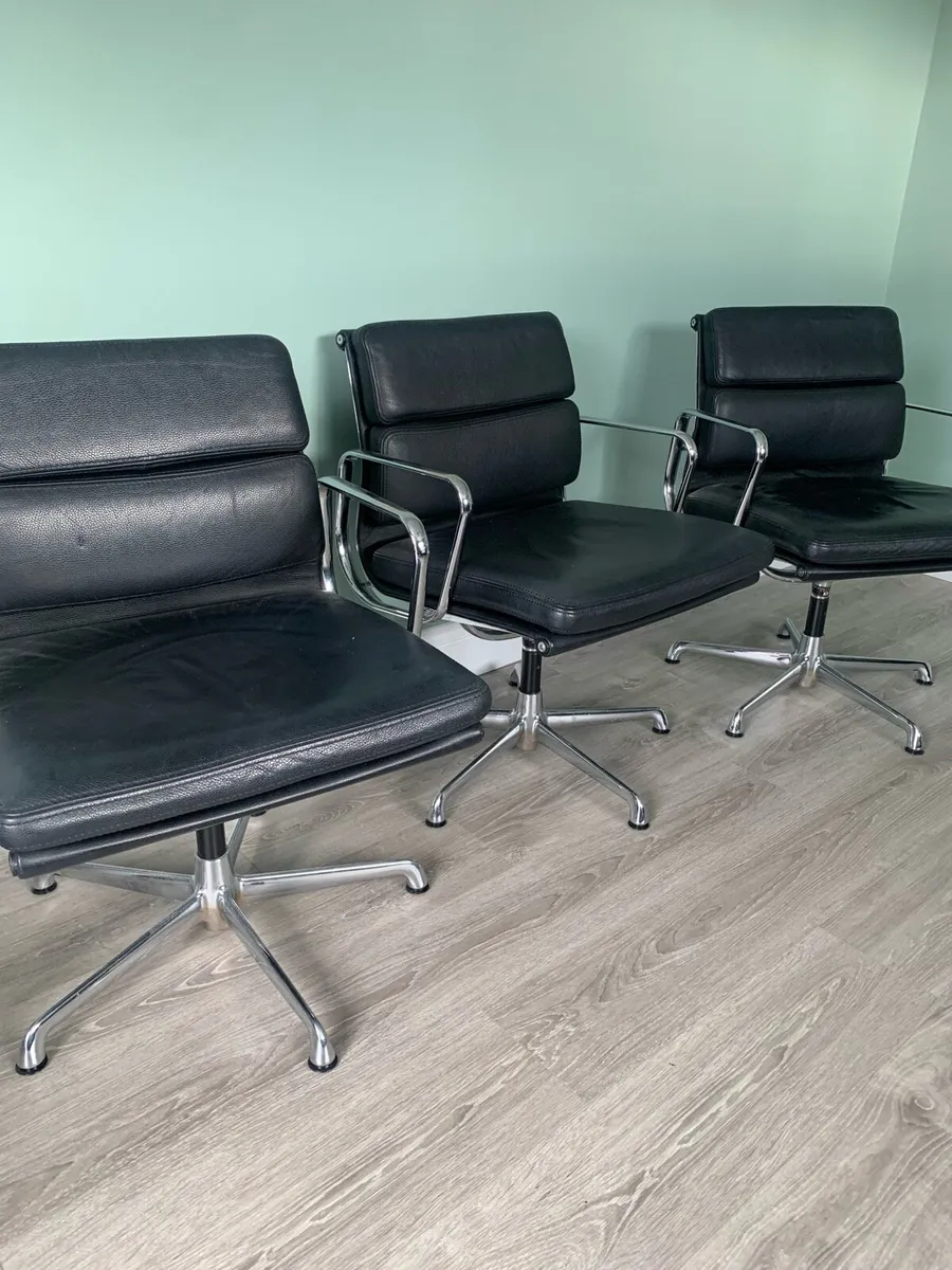 ICF conference chairs (4)Eames design. - Image 1