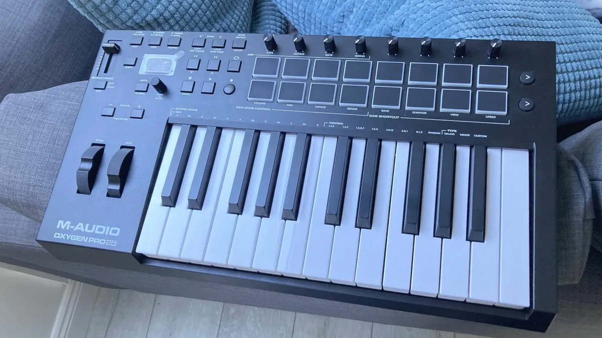 M-Audio Oxygen Pro 25 - Like-New USB MIDI Keyboard - Image 4