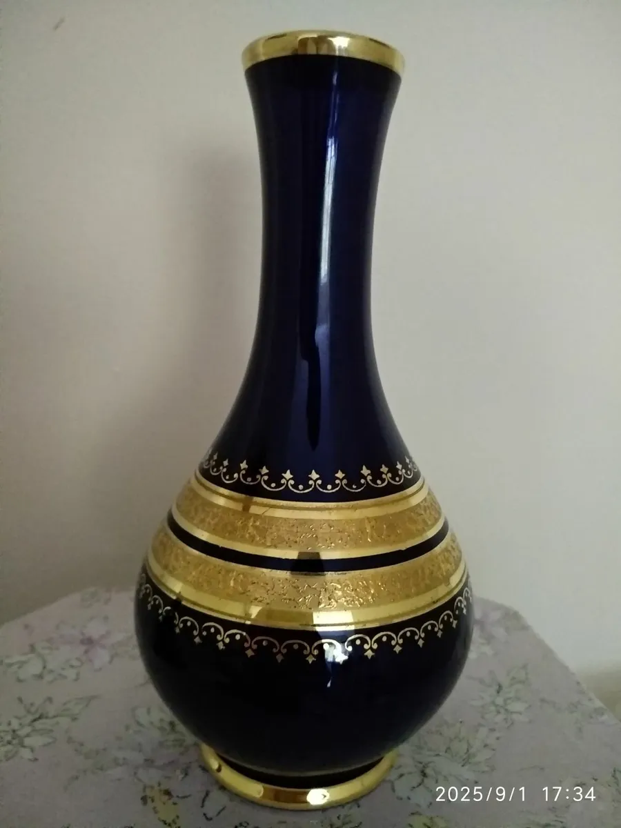 The vase - Image 1