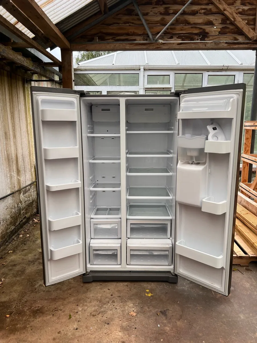 Samsung 2 door fridge Inc cool water dispenser - Image 2
