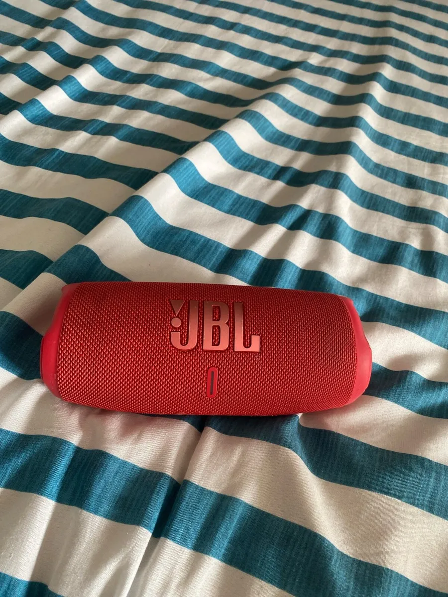JBL Charge 5 speaker - Image 1