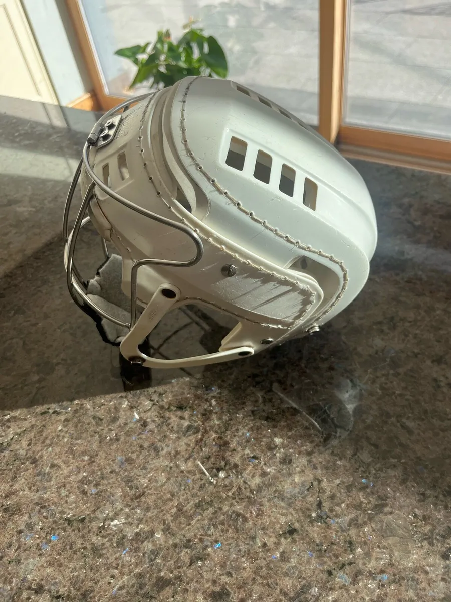 White cooper helmet - Image 3