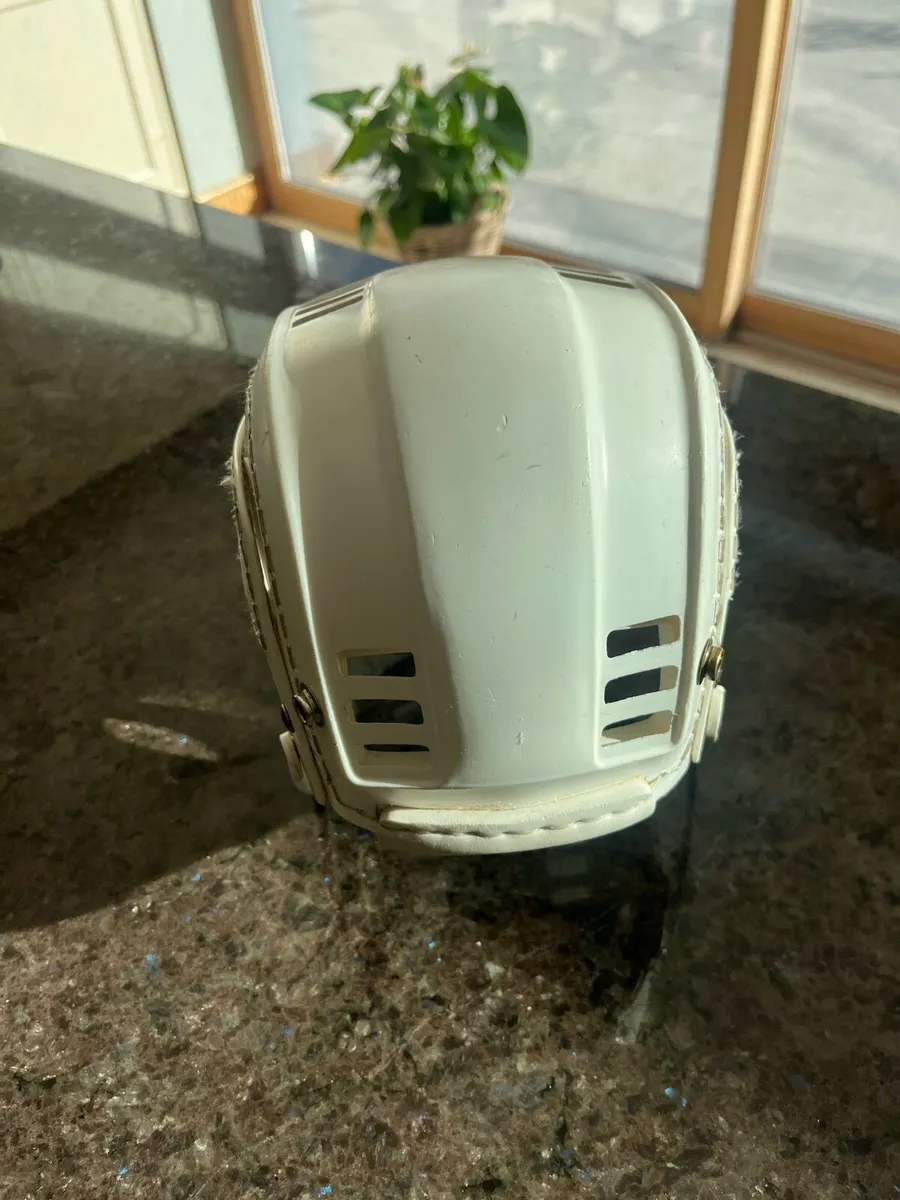 White cooper helmet - Image 4
