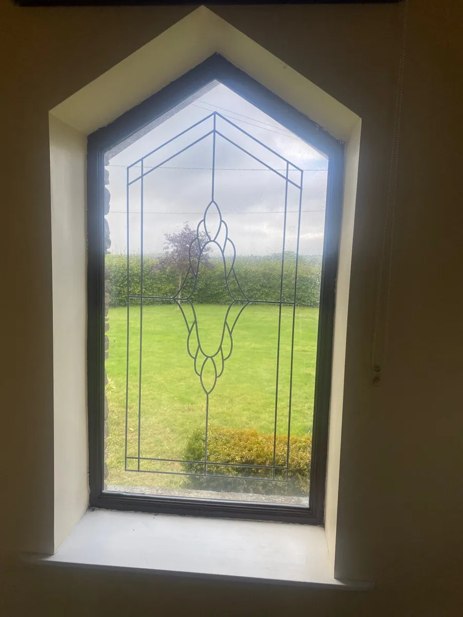 Windows and front door - Image 4