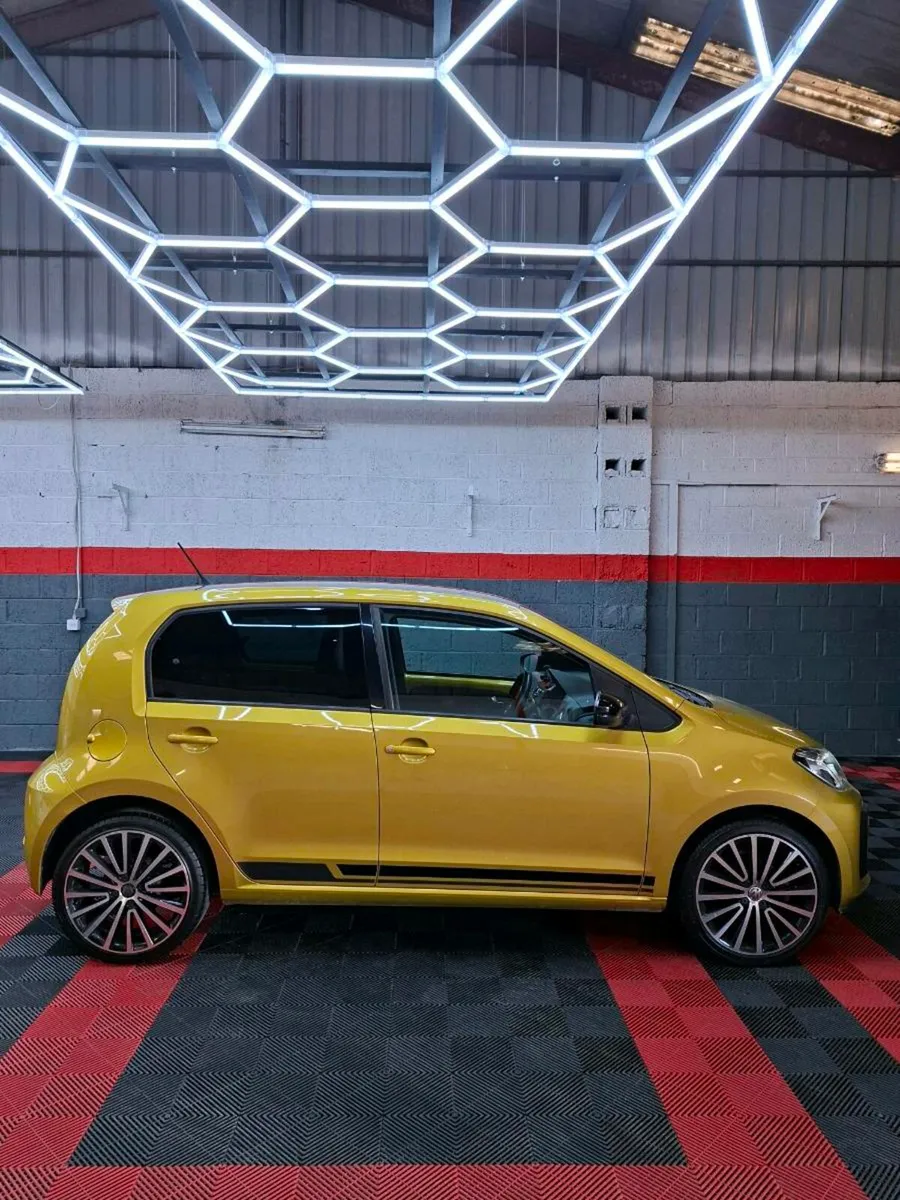 Volksvagem up 1.0 petrol - Image 1