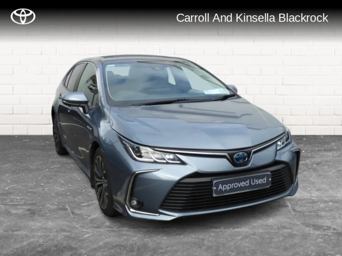 Toyota Corolla Hybrid Luna Sport Saloon - Image 1
