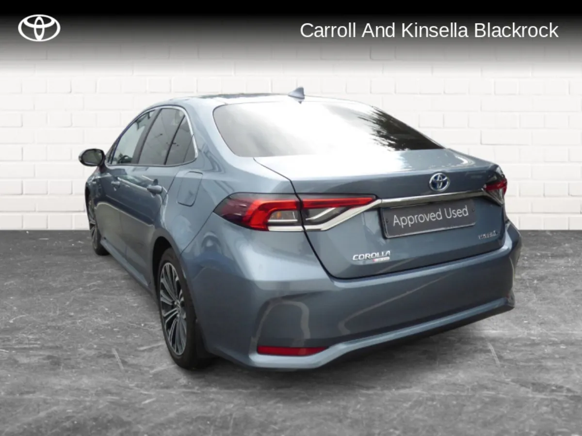 Toyota Corolla Hybrid Luna Sport Saloon - Image 2