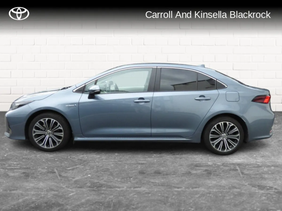 Toyota Corolla Hybrid Luna Sport Saloon - Image 3