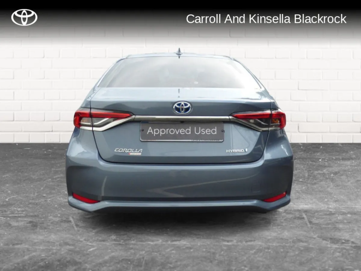 Toyota Corolla Hybrid Luna Sport Saloon - Image 4