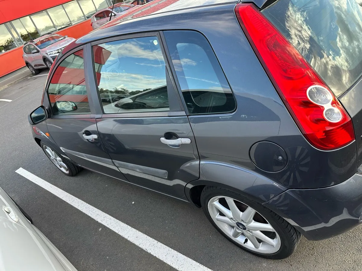 Ford Fiesta 2006 - Image 2