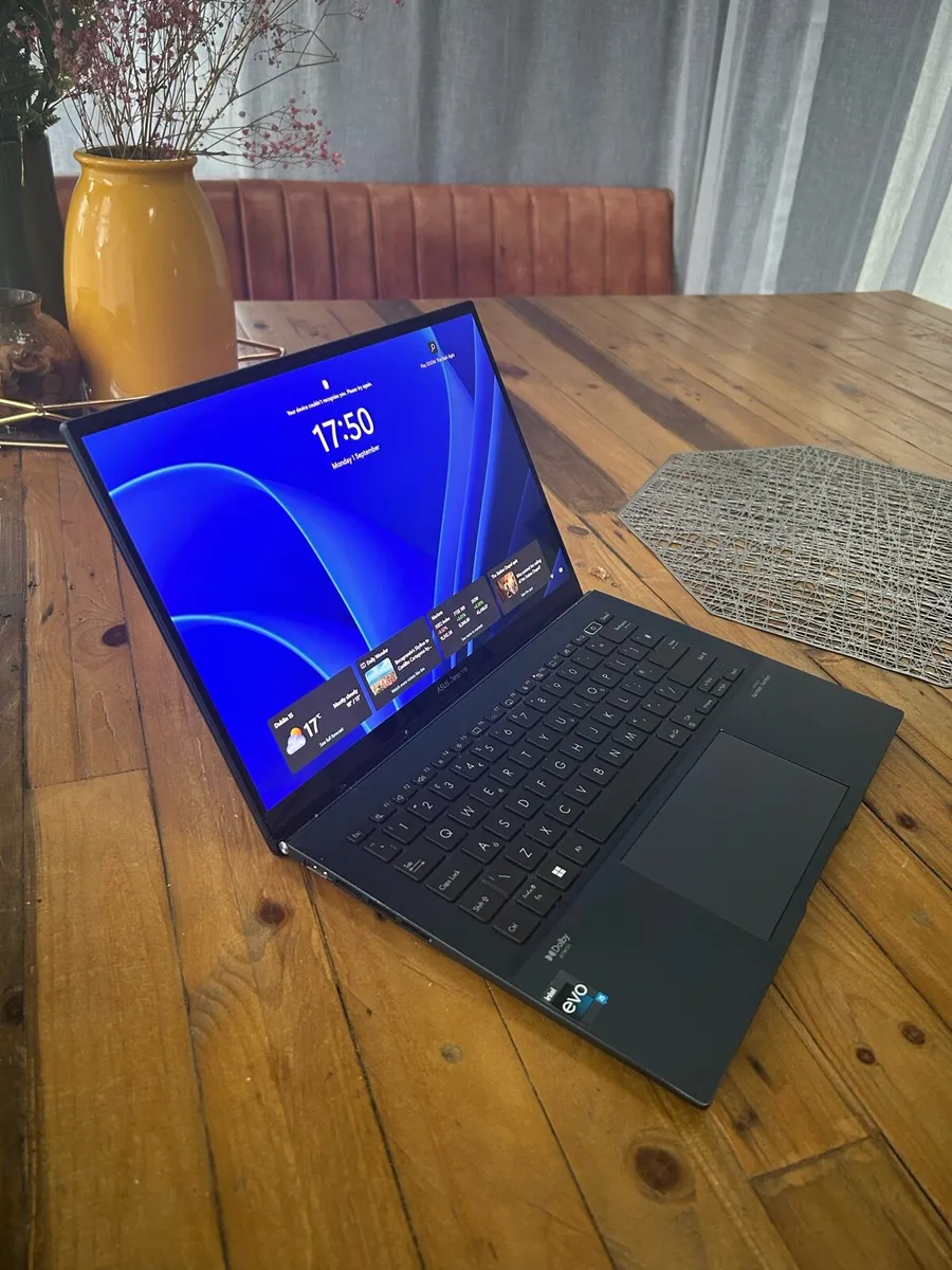 ASUS Zenbook OLED 90hz 2.8K laptop - Image 2