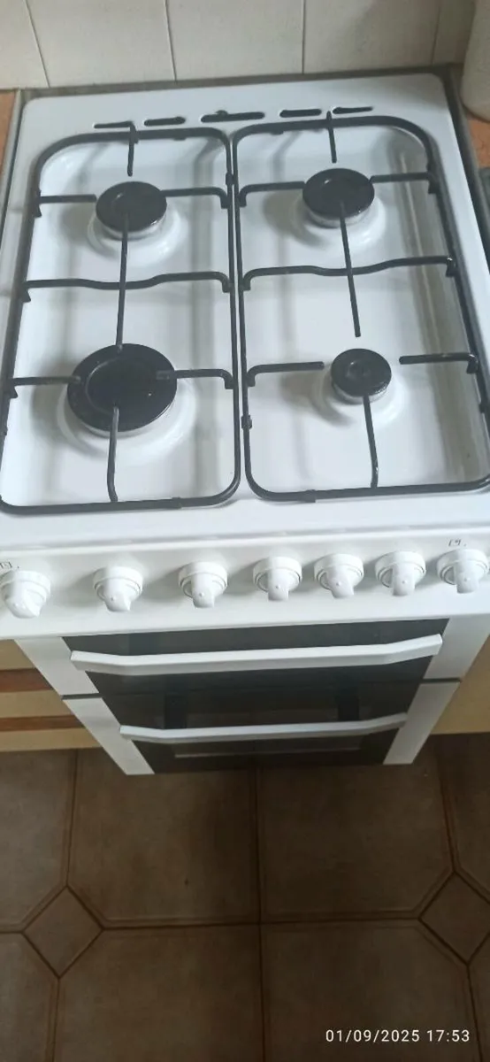 Gas cooker - Image 1