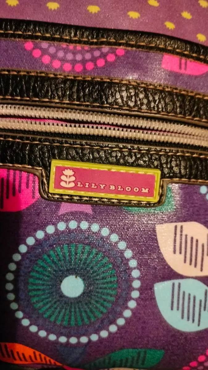 Lily Bloom cross over bag, like new. - Image 4