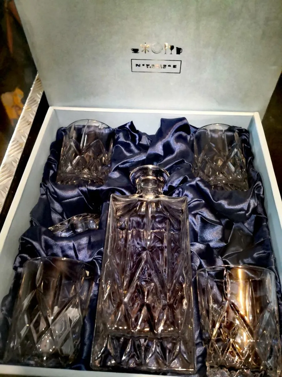 Newbridge Whisky decanter set new in box - Image 1