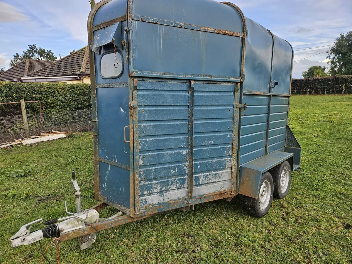 Horse box - Image 1