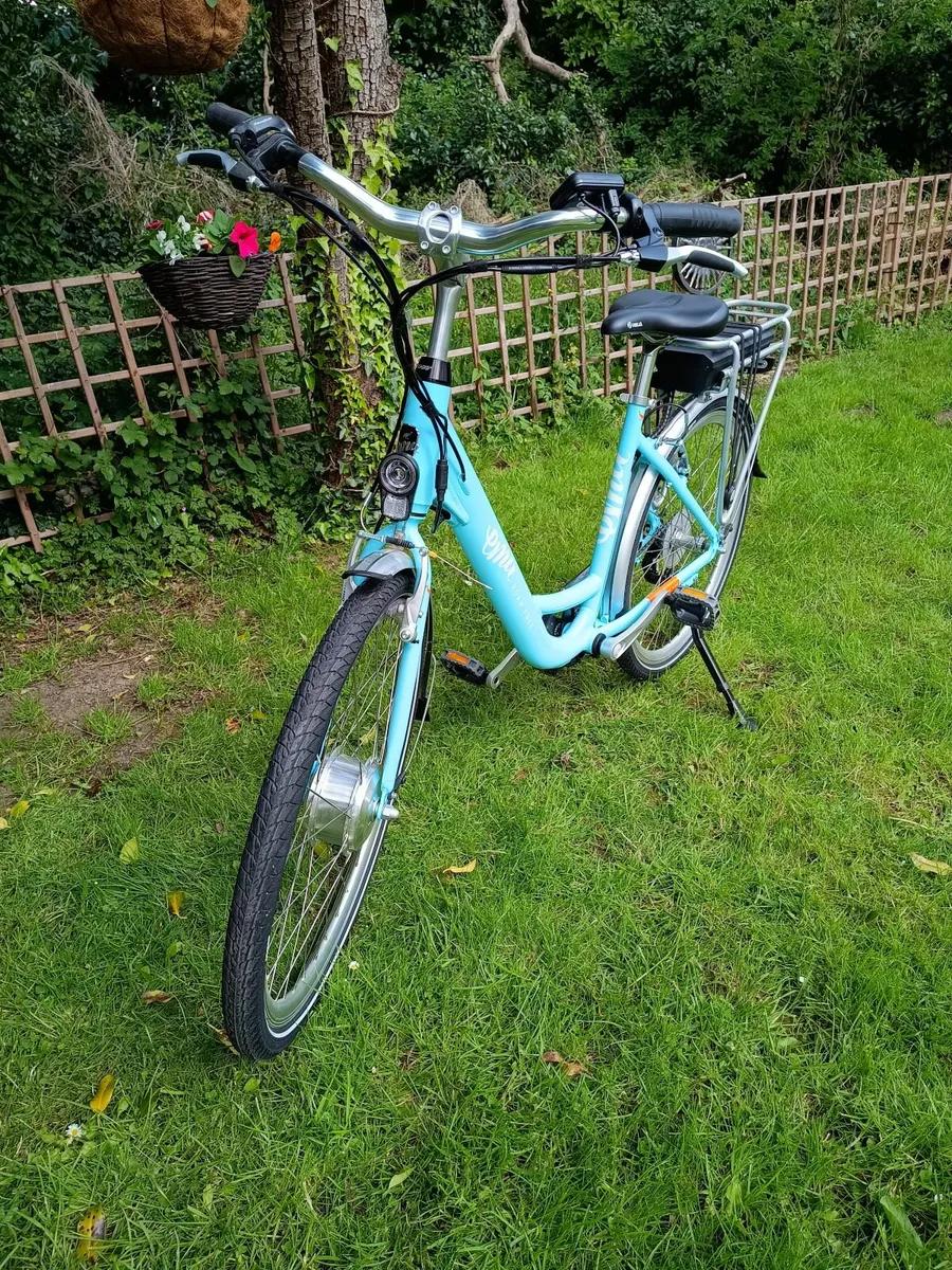 Beautiful Electric Bicycle in Pristine Condition - Image 4