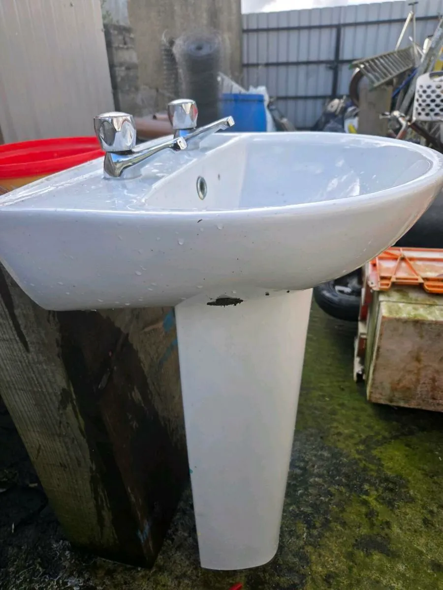 Wash hand basin - Image 1