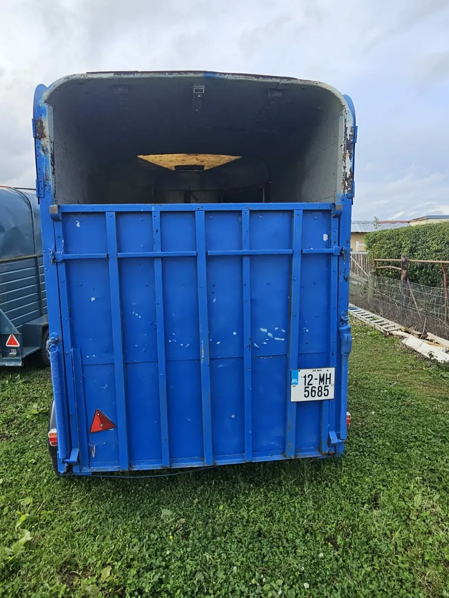 Horse box - Image 2