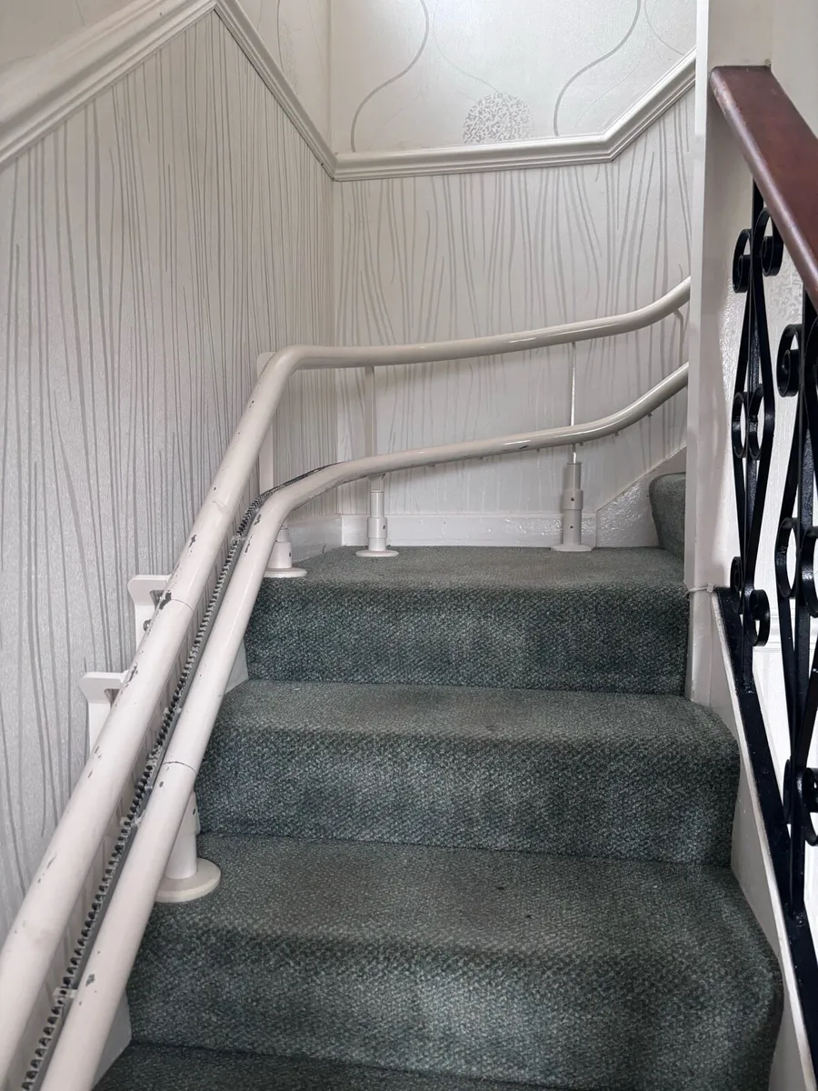 Stair lift with optional bend - Image 2