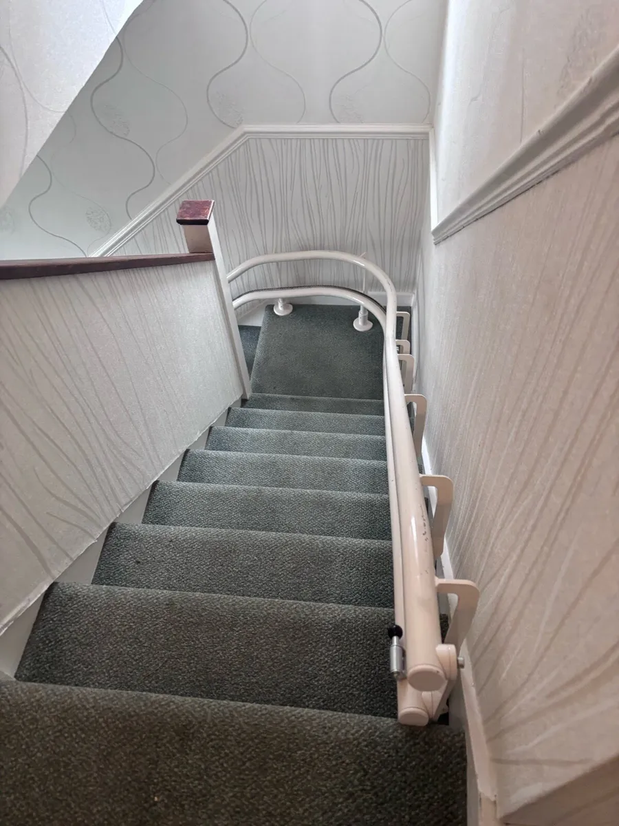 Stair lift with optional bend - Image 3
