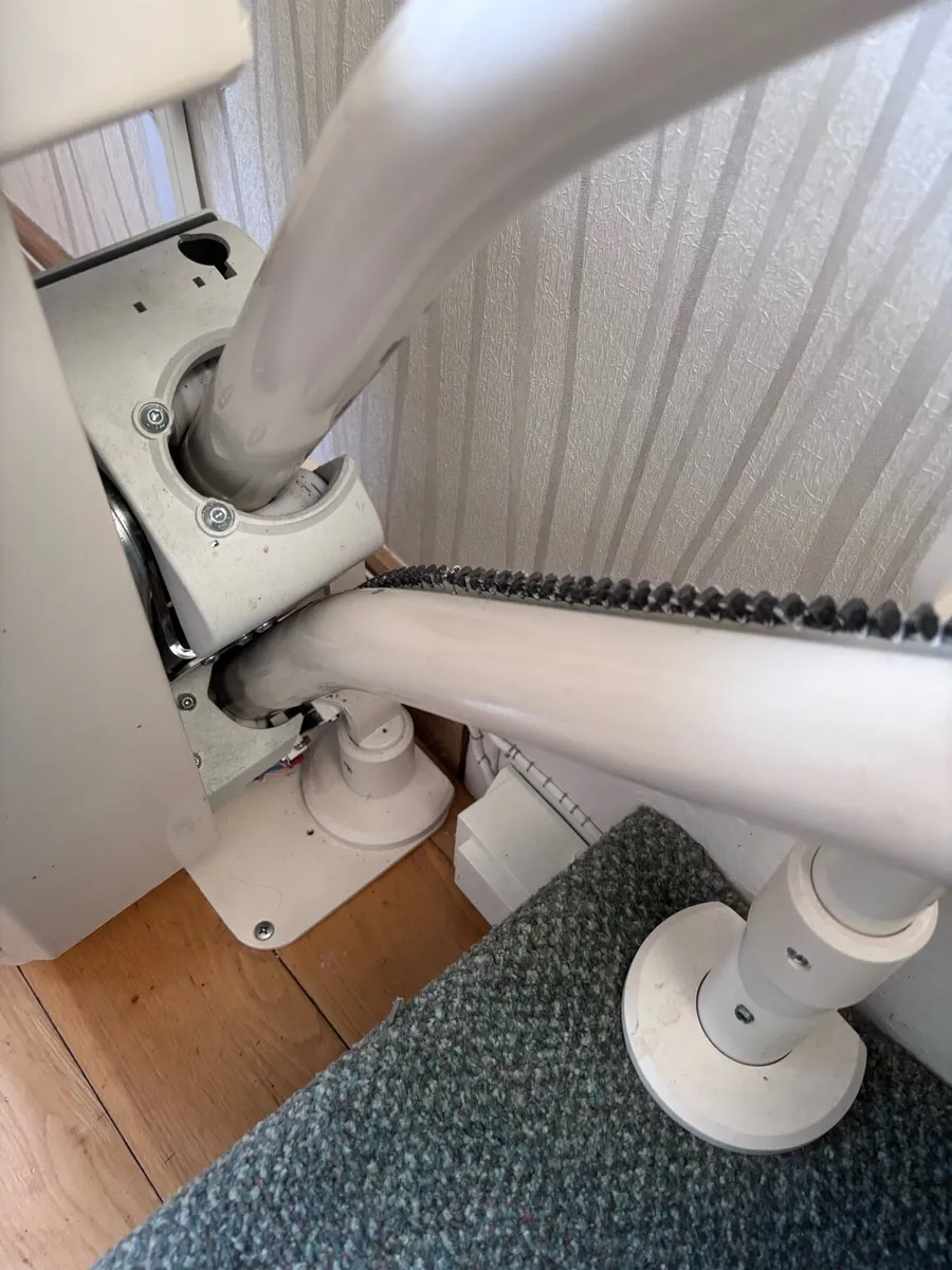 Stair lift with optional bend - Image 4