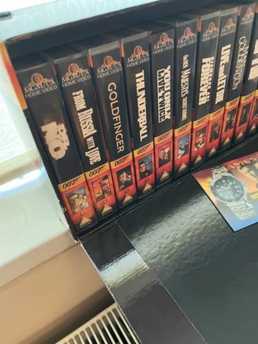 James Bond VHS Box Set. 17 Films. - Image 2