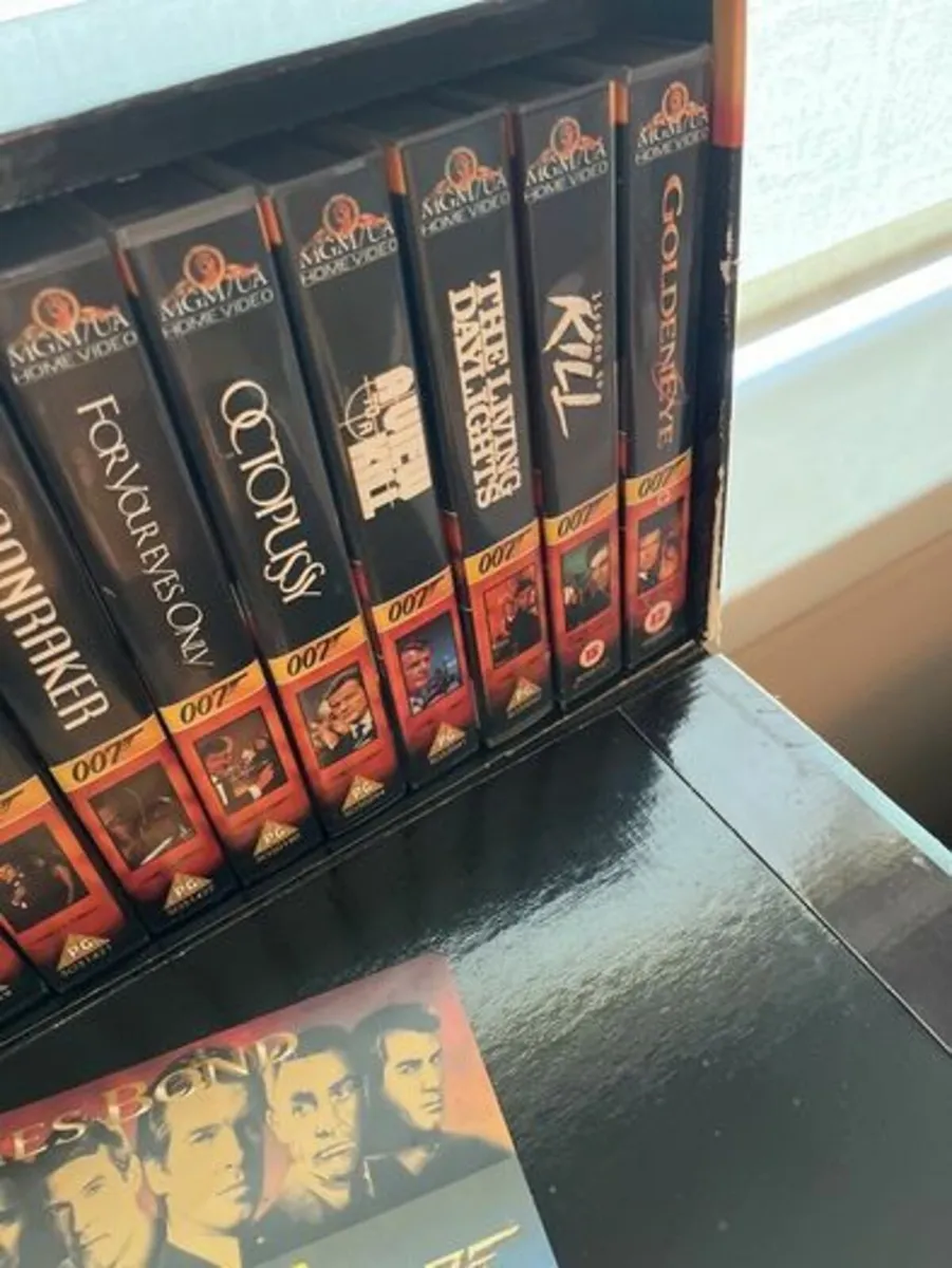 James Bond VHS Box Set. 17 Films. - Image 4