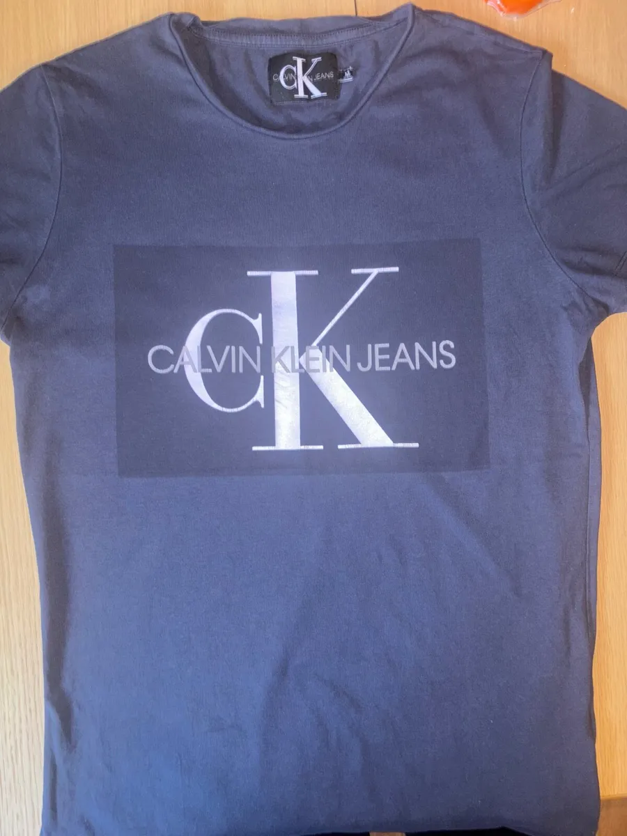 Mens calvin klein t shirt - Image 1