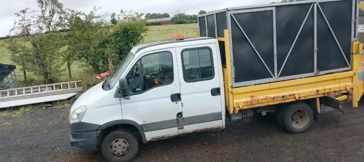 Iveco daily tipper truck for tree surgery - Image 2