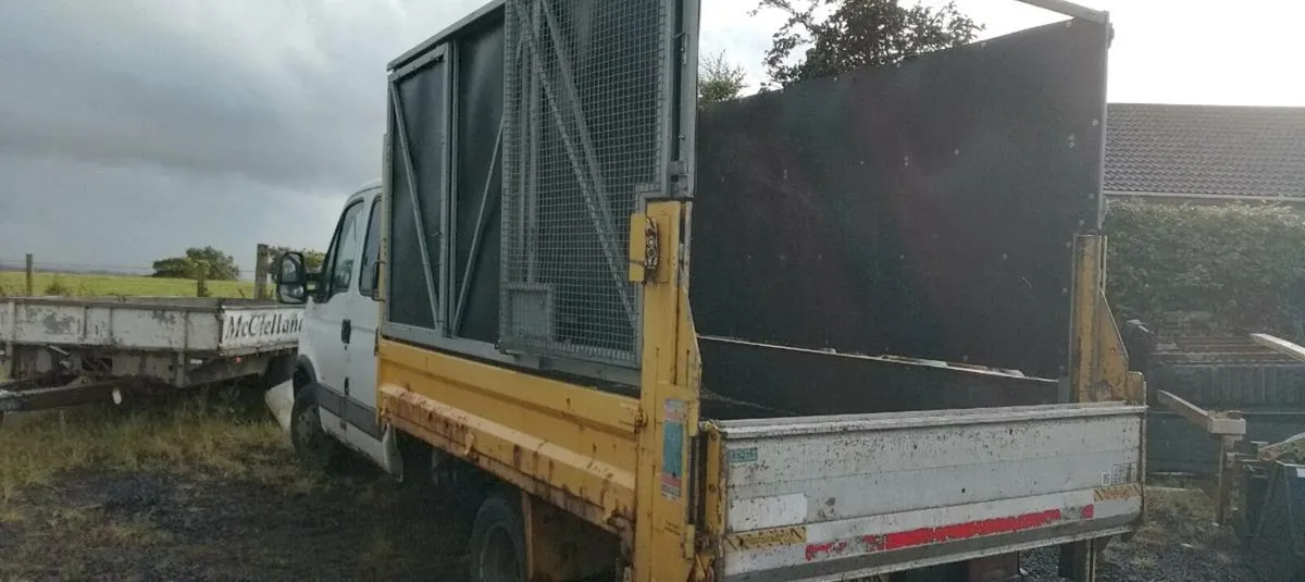 Iveco daily tipper truck for tree surgery - Image 4
