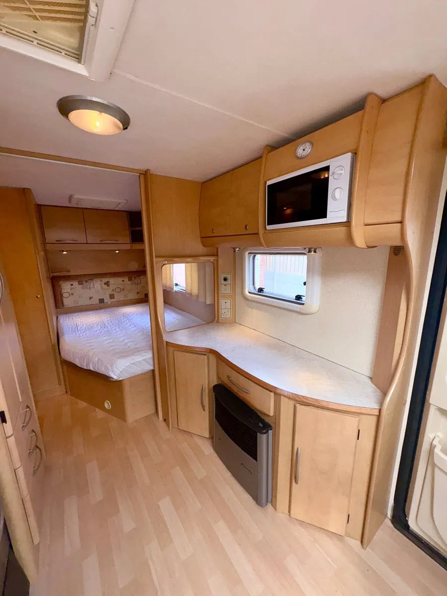 Bailey Senator Caravan 4/5 berth - Image 4