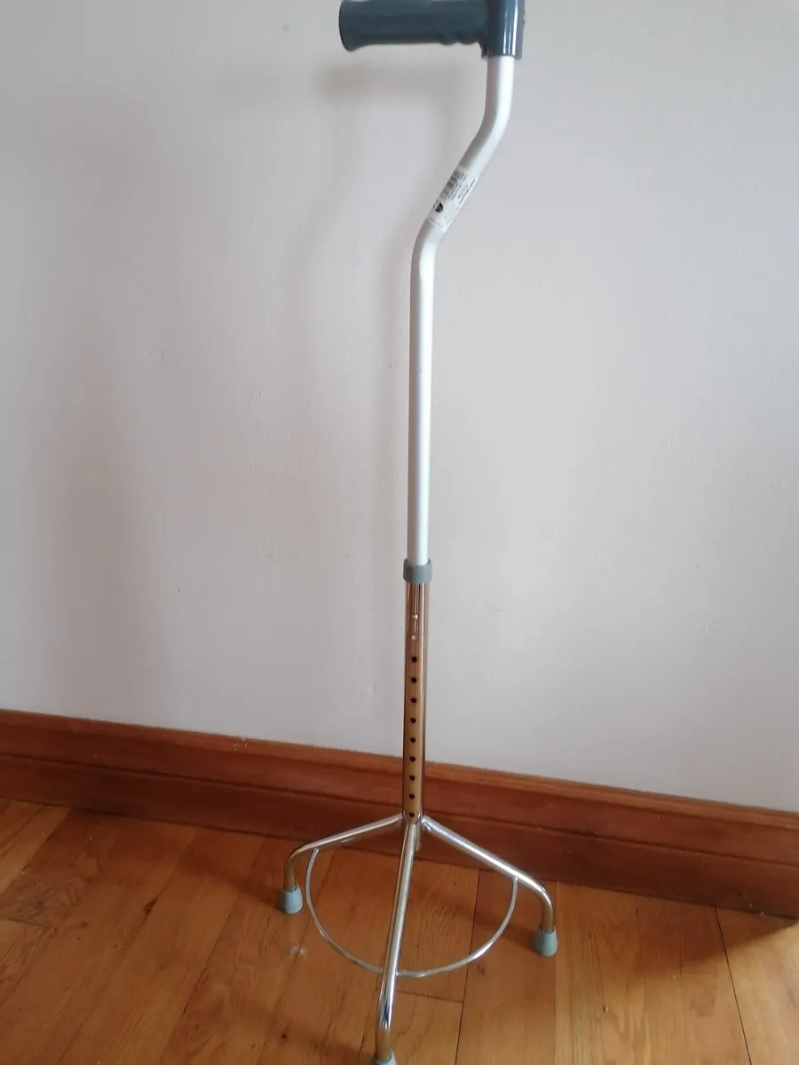 Adjustable tripod Walking stick - Image 3