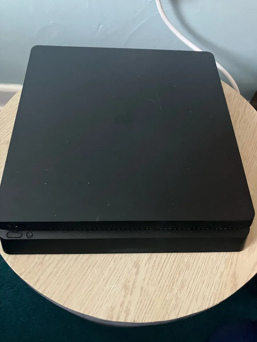 PlayStation 4 (Slim) & Games. No PS4 Controller - Image 1