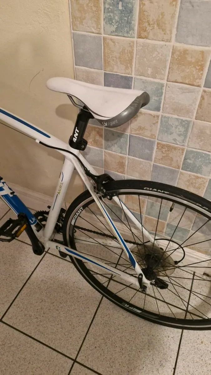 GIANT AVAIL  BIKE - Image 4