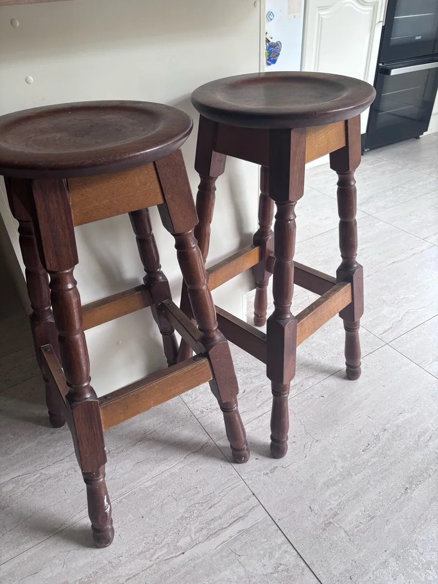 Solid wood table and six chairs - Image 4