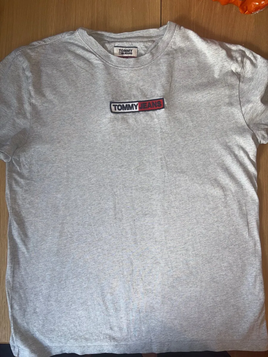 Mens tommy hilfiger t shirt - Image 1